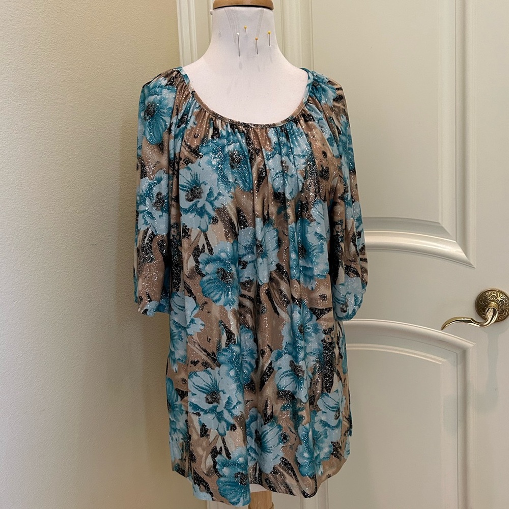 NWOT Cathy knit top with shimmer details